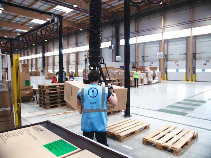 Supportare le operazioni logistiche e garantire la salute e la sicurezza presso Kuehne+Nagel in Francia